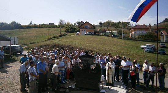 Откривен и освештан споменик у Миросавцима