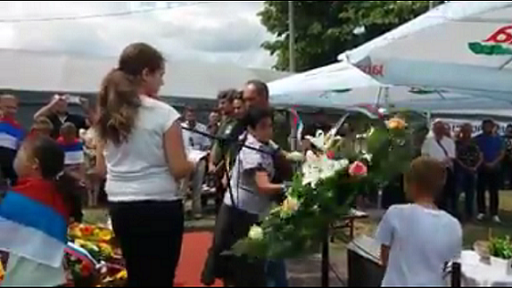 Мајка погинулих бораца уклонила са Споменика вијенац Удружења "Ветерани РС"